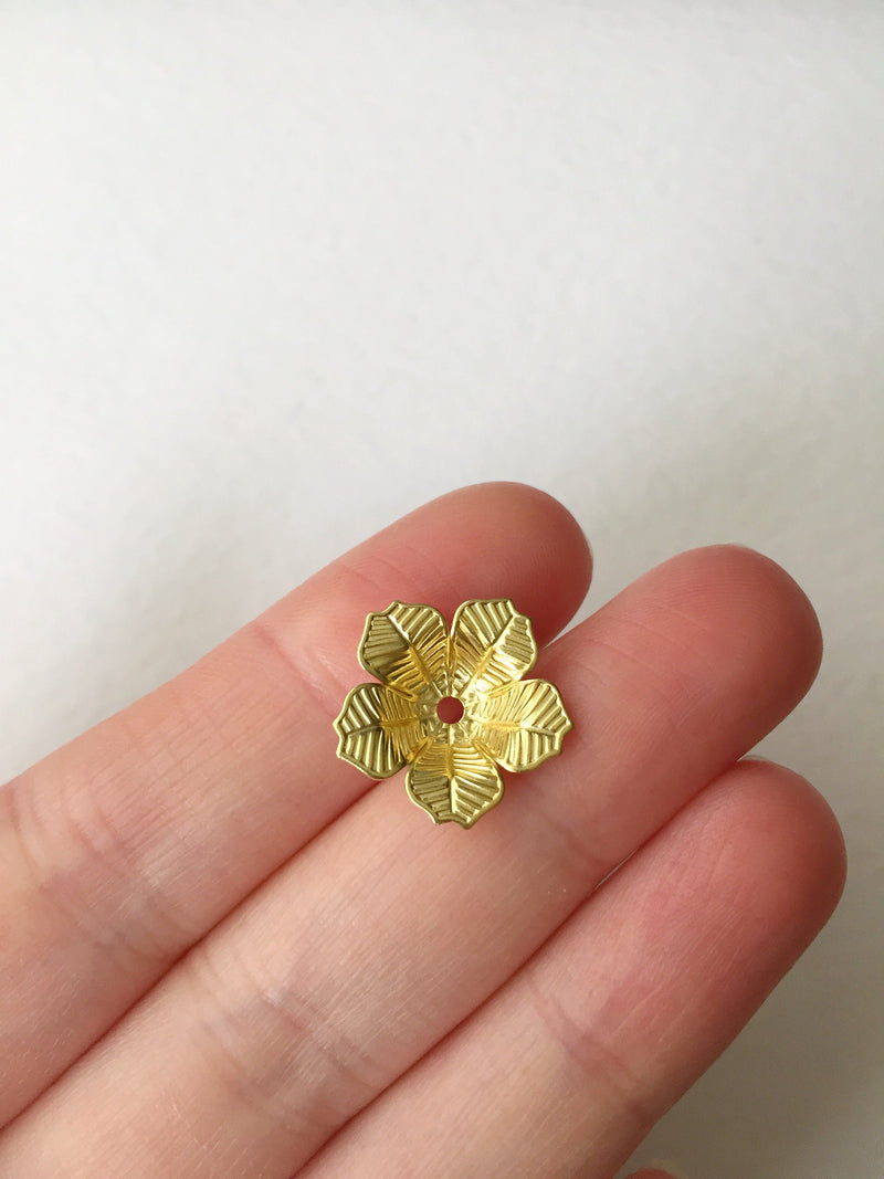 10 x Gold Flower Bead Caps, 17mm (E2)