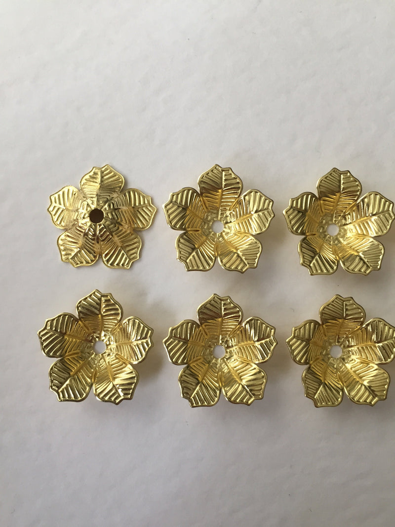 10 x Gold Flower Bead Caps, 17mm (E2)