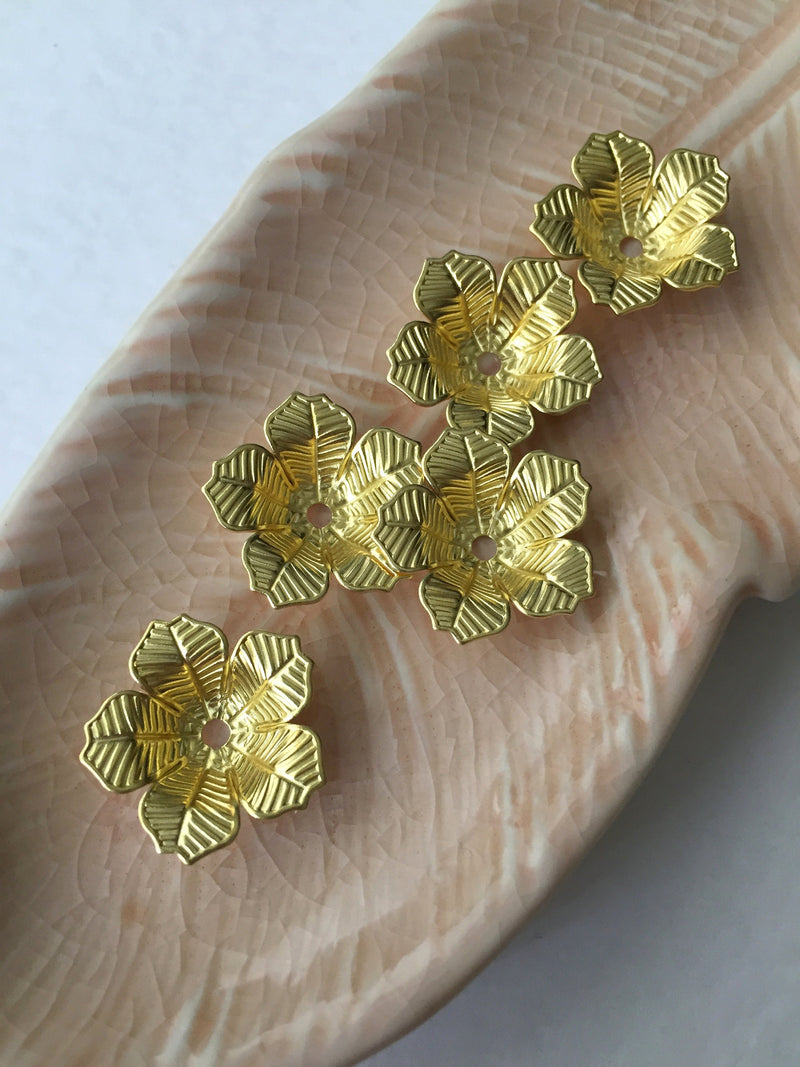 10 x Gold Flower Bead Caps, 17mm (E2)