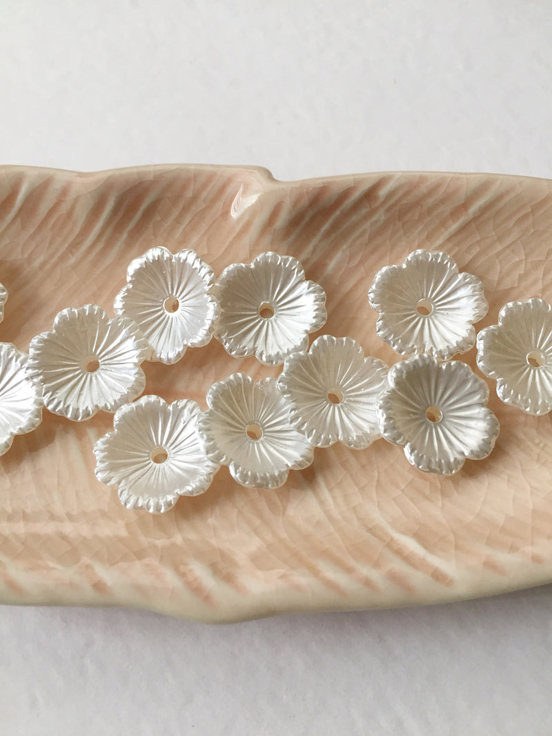 25 x 13mm Pearlised Off-white Flower Beads