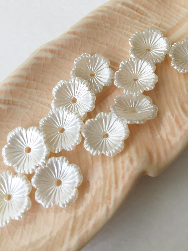 25 x 13mm Pearlised Off-white Flower Beads