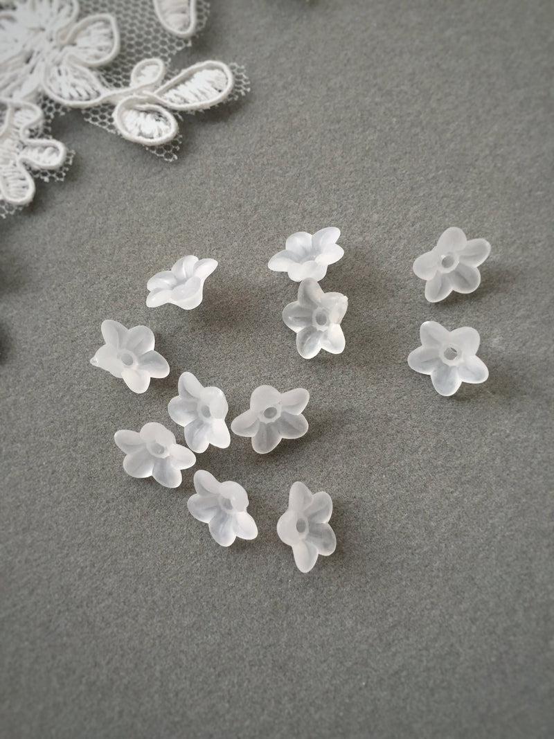 40 x 10mm Frosted White Flower Beads (0659)