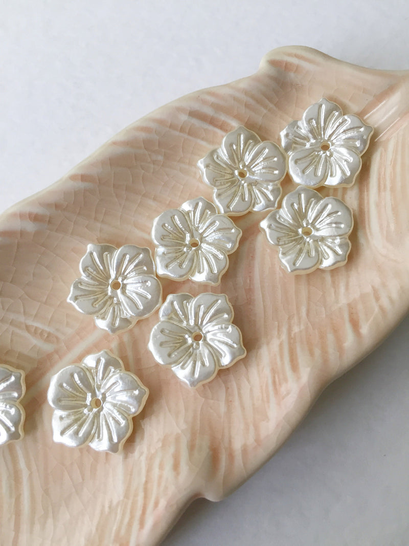 25 x Pearlised Cream Acrylic Flower Beads, 14mm