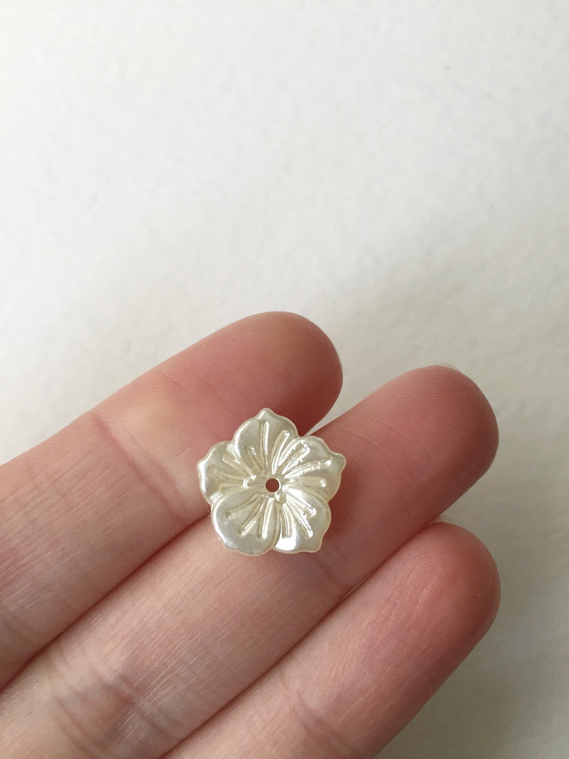 25 x Pearlised Cream Acrylic Flower Beads, 14mm