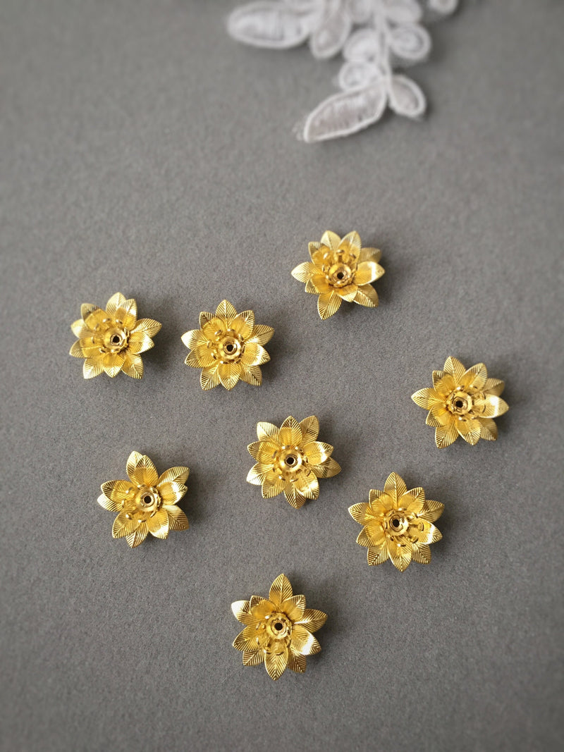 8 x Gold Tone Flower Bead Caps, 16mm