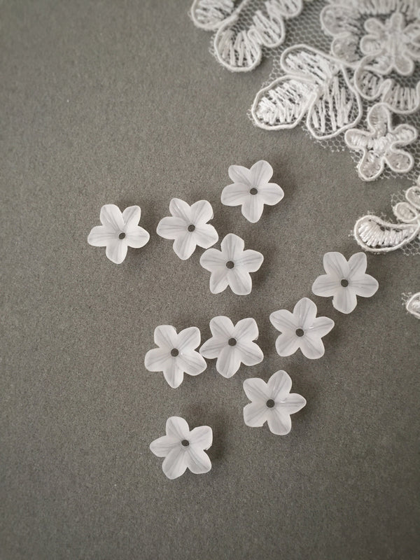 40 x Frosted Flower Beads, 11mm (0976)