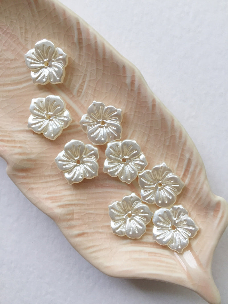 25 x Pearlised Cream Acrylic Flower Beads, 14mm