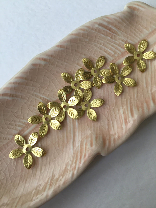 10 x Raw Brass 5 Petal Flower Bead Caps, 15mm