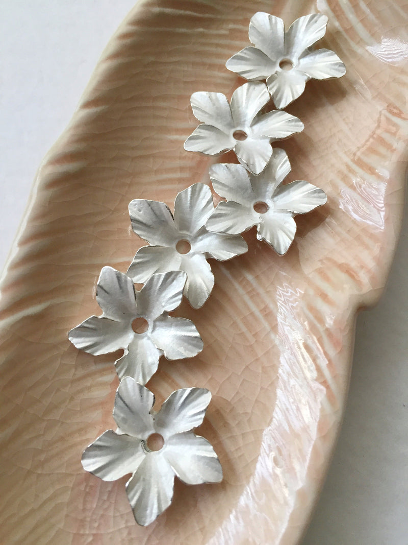 6 x Enamel Coated Flower Beads With Silver Tone Base, 18-19mm (0692)