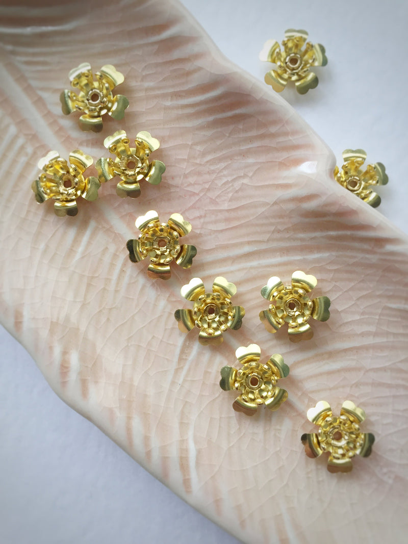 10 x Gold Flower With Stamen Bead Caps, 11mm