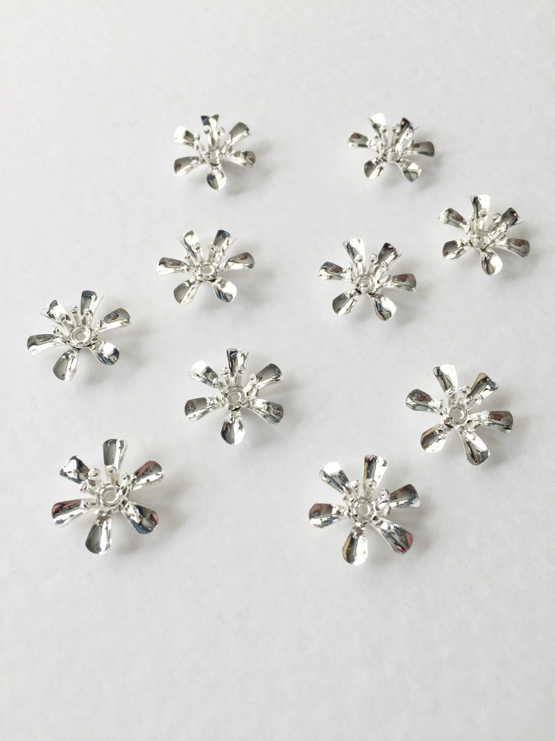 10 x Bright Silver Flower With Stamen Bead Caps, 15mm Flower Beads