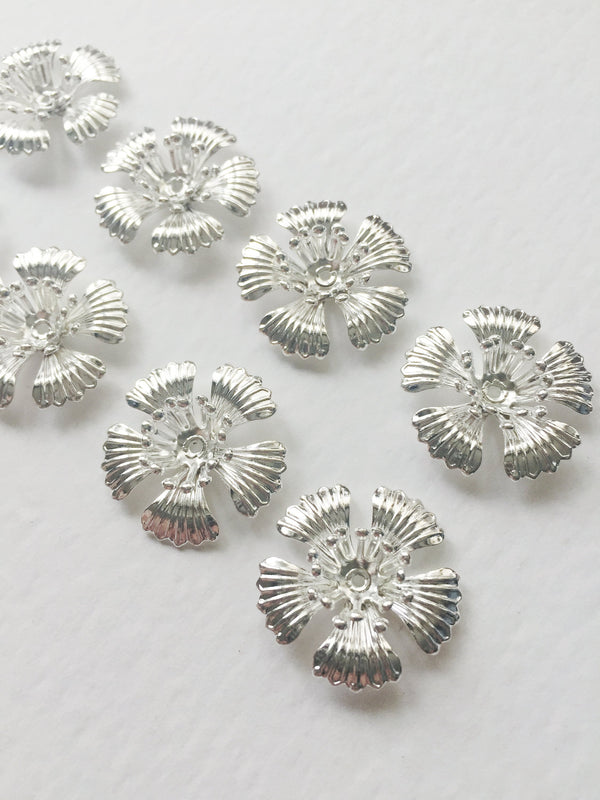 8 x Silver Plated Flower with Stamen Beads, 19mm