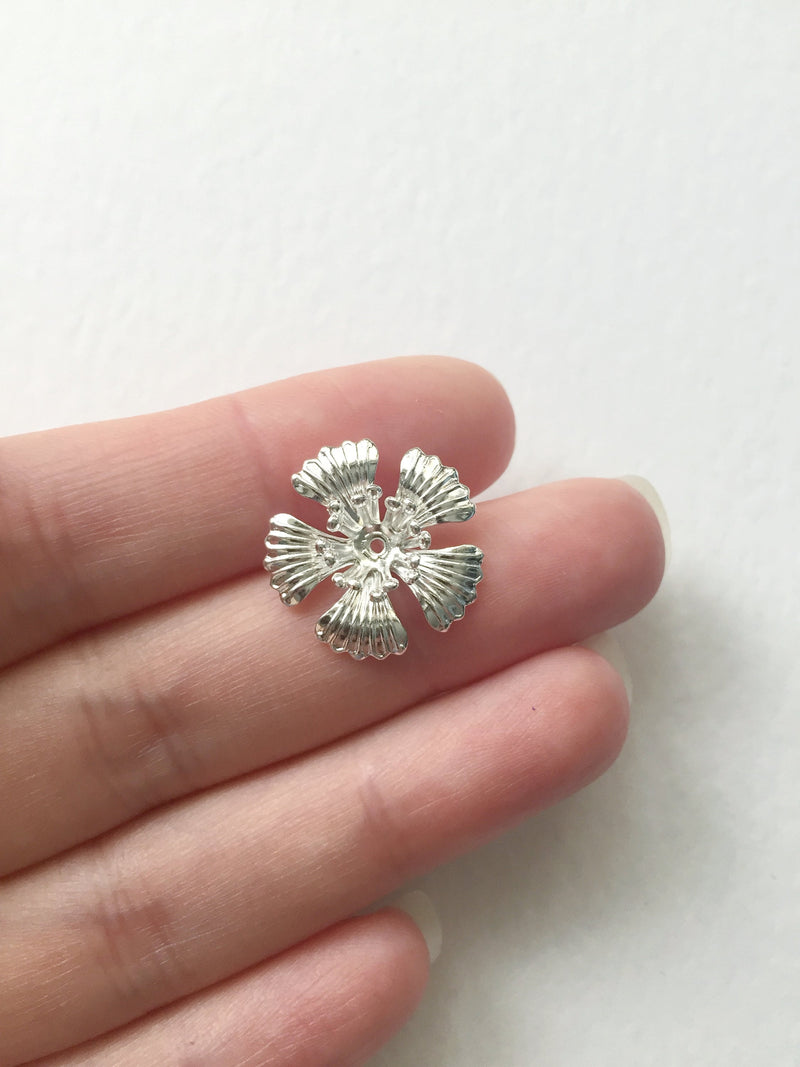 8 x Silver Plated Flower with Stamen Beads, 19mm