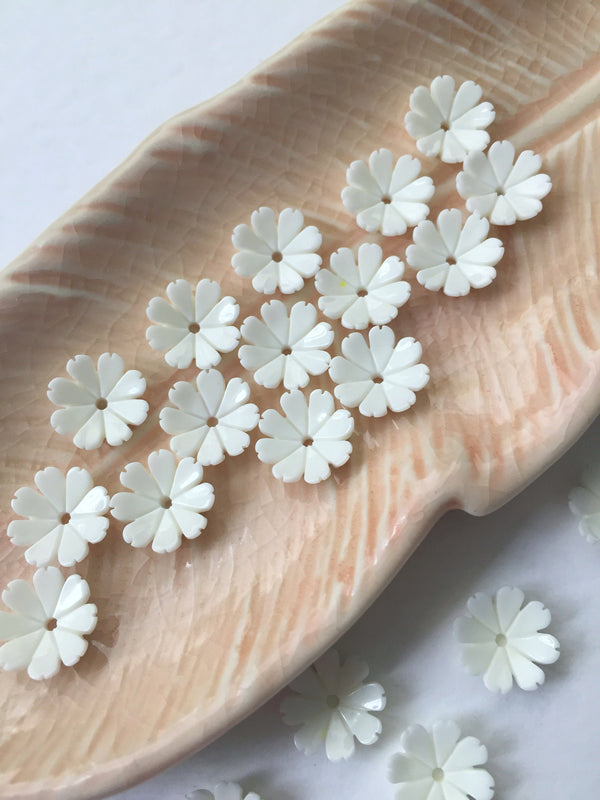 20 x 10mm Pure White Resin Flower Bead, 10mm (0838-2)