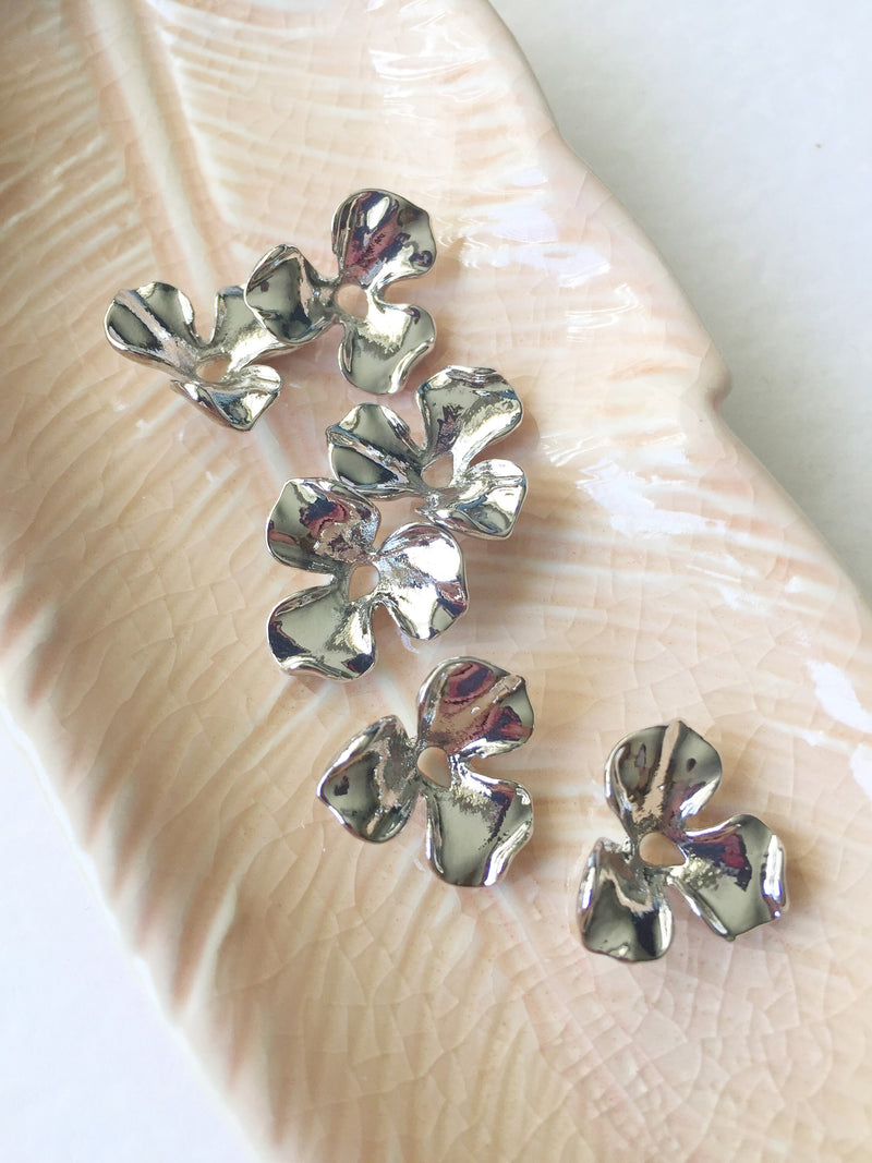 6 x Rhodium Tone Flower Bead Caps, 13mm (0681)