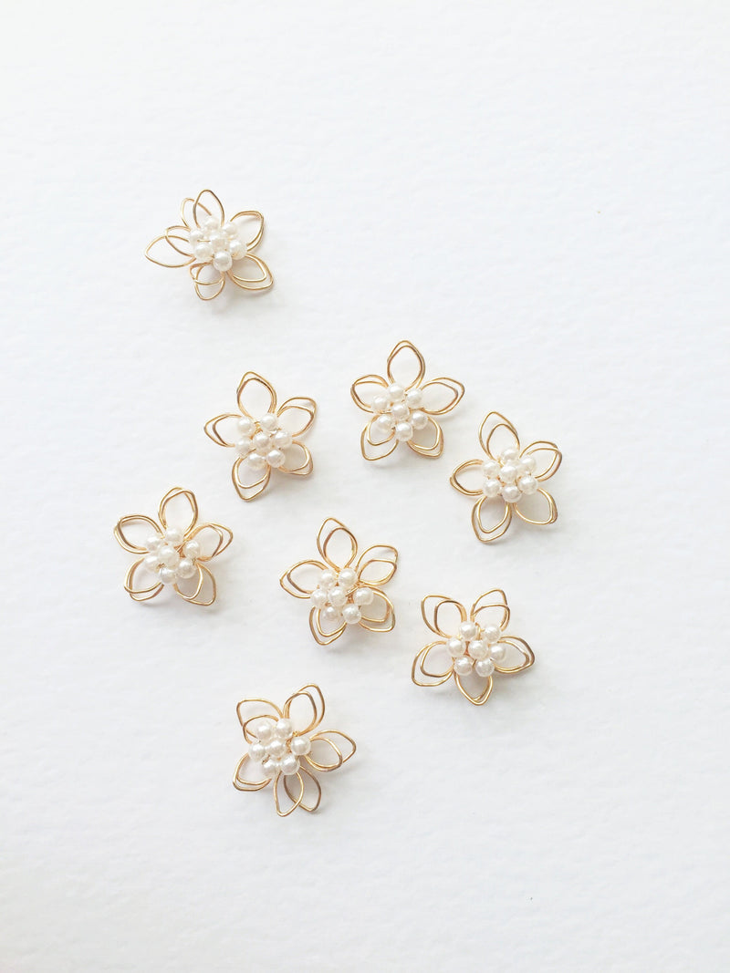 4 x 3D Gold Plated Wire Flower Beads with Pearl Centre, 20mm (D2, 0938)