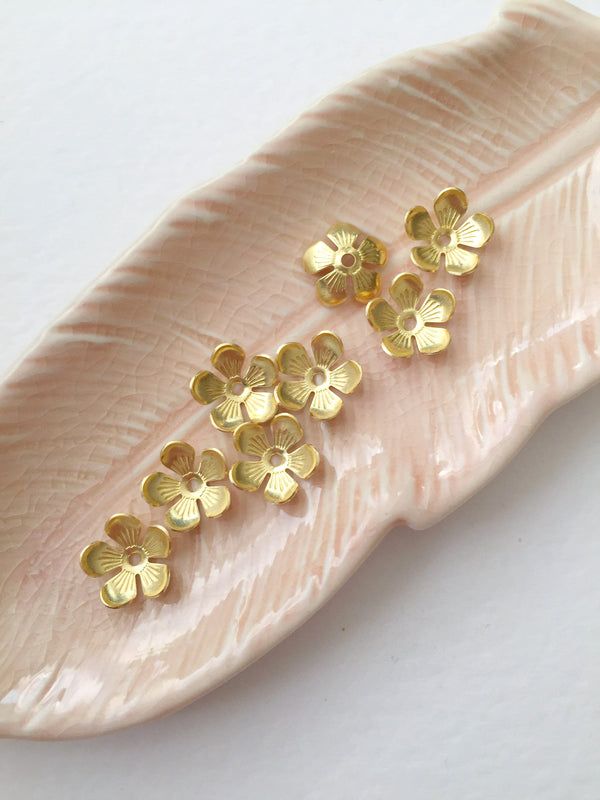 10 x Textured Gold Flower Bead Caps, 11.5mm (0686)