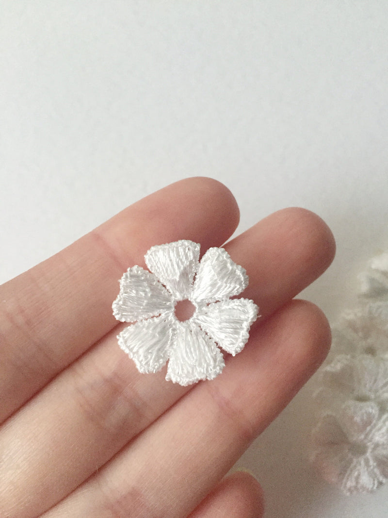 10 x Embroidered Ivory Lace Flowers, 22mm