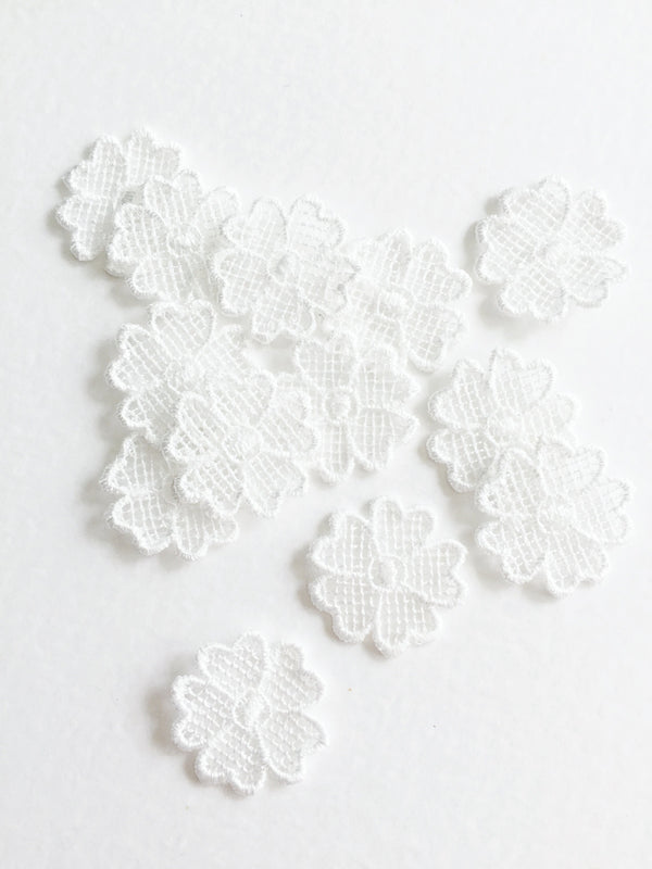 10 x Off-white Cut Out Embroidery Lace Flowers, 22mm