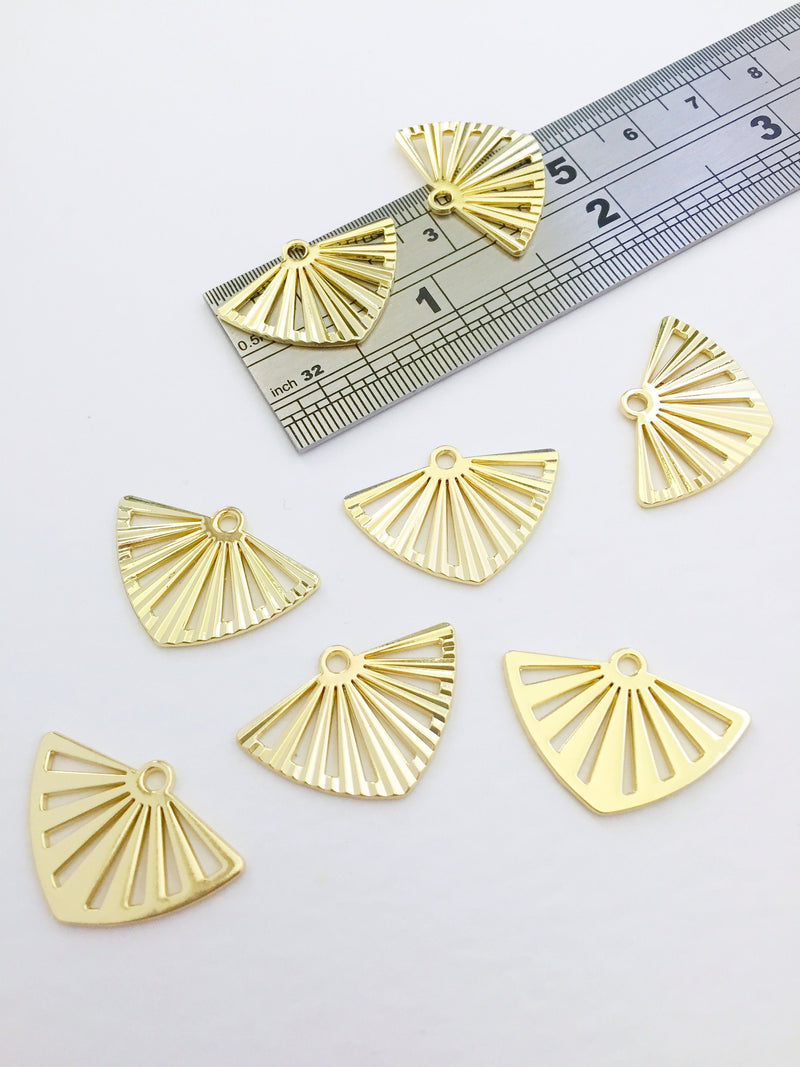 4 x Gold Plated Fan Pendants, 25x17mm (0605G)