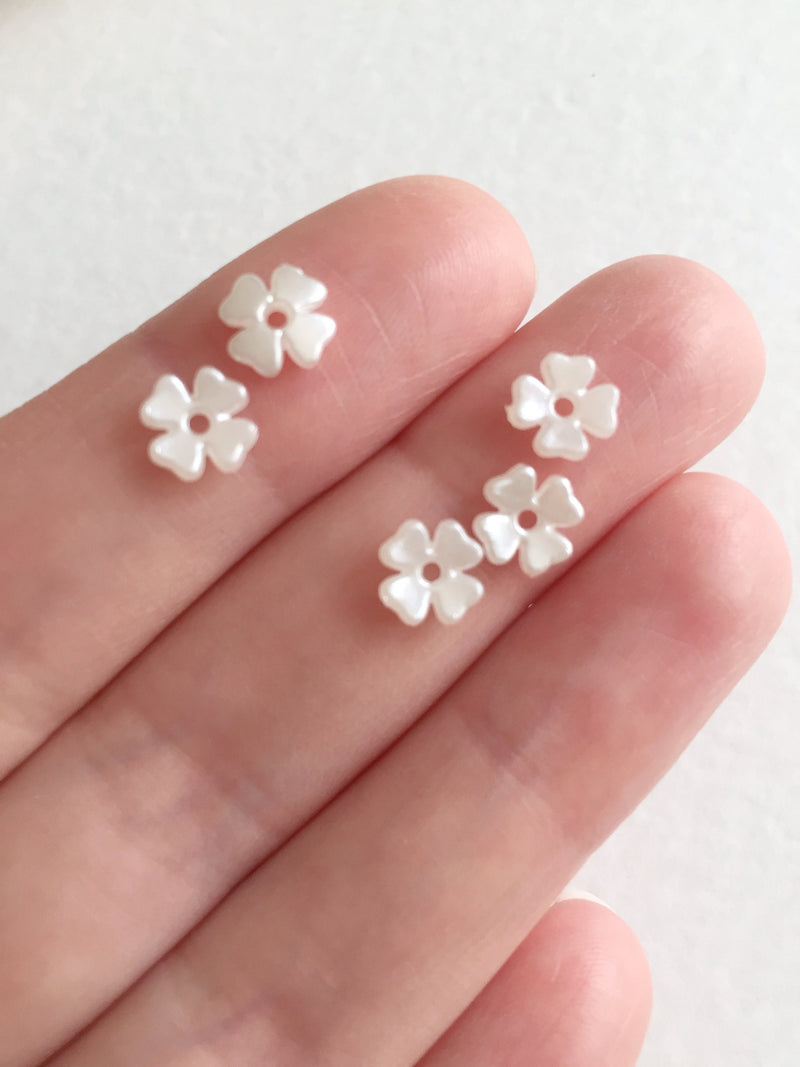 50 x Tiny Pearlised Flower Beads, 6.5mm (0764, 0859)