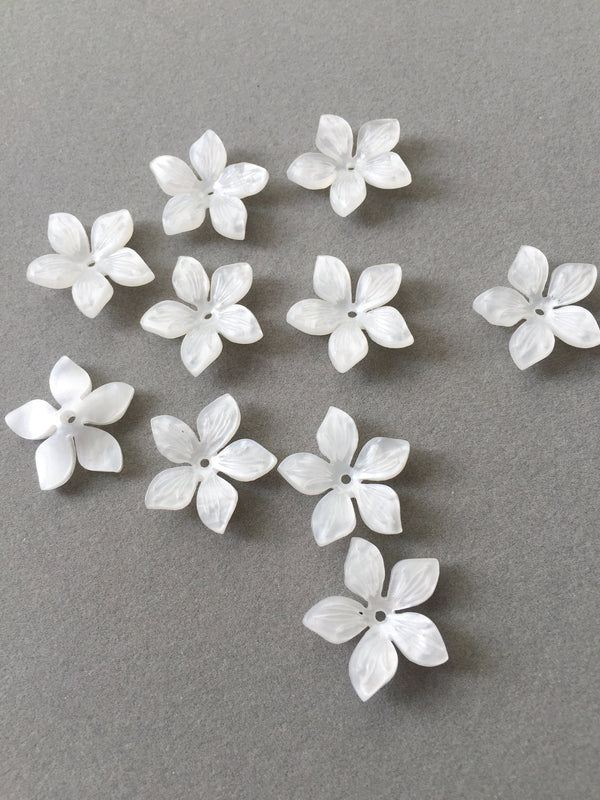 10 x 22mm Pearl White Flower Beads, Cellulose Acetate Flowers (0866)