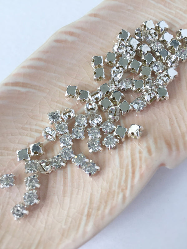 72pcs x 3mm or 4mm Clear Crystal Sew On Rhinestone in Silver Setting (0958)