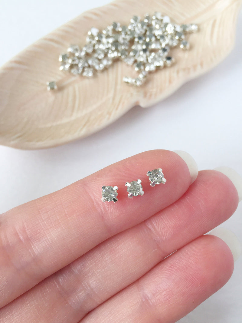 72pcs x 3mm or 4mm Clear Crystal Sew On Rhinestone in Silver Setting (0958)