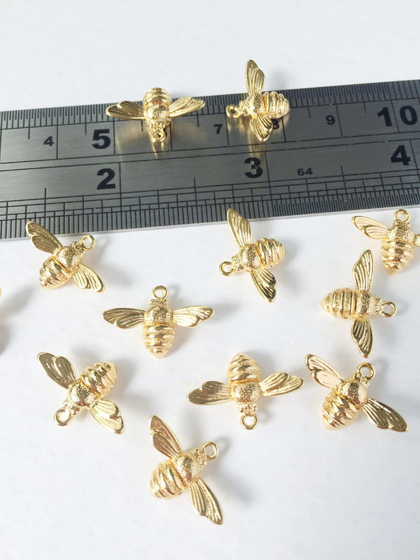 1 x 18K Gold Plated Detailed Bee Charm, 11.5x17mm (0145)