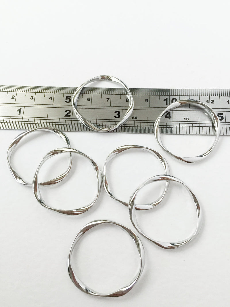 4 x Rhodium Plated Wavy Circle Connectors, 32mm (0620)