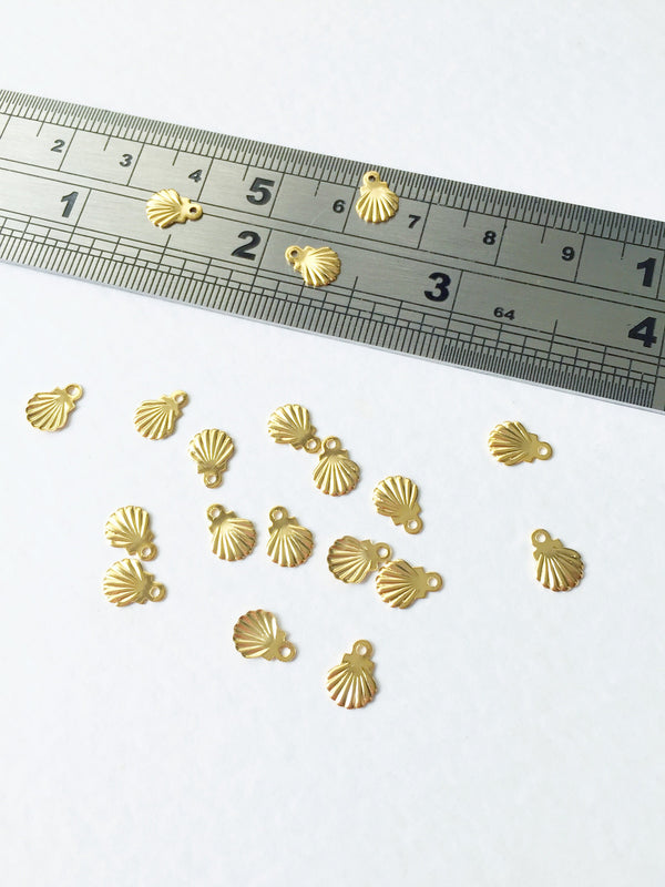 10 x Tiny Gold Plated Stainless Steel Shell Charms, 7x5mm (0258)