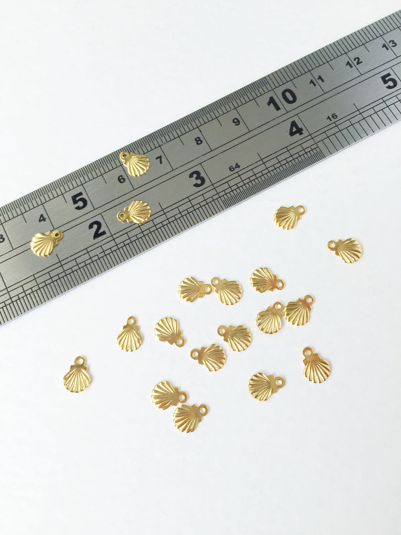 10 x Tiny Gold Plated Stainless Steel Shell Charms, 7x5mm (0258)