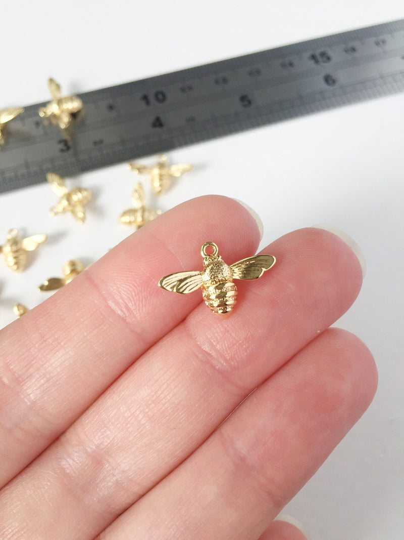 1 x 18K Gold Plated Detailed Bee Charm, 11.5x17mm (0145)