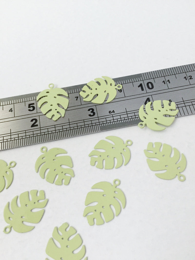 6 x Light Green Small Monstera Leaf Pendants, 20x15mm (0475)