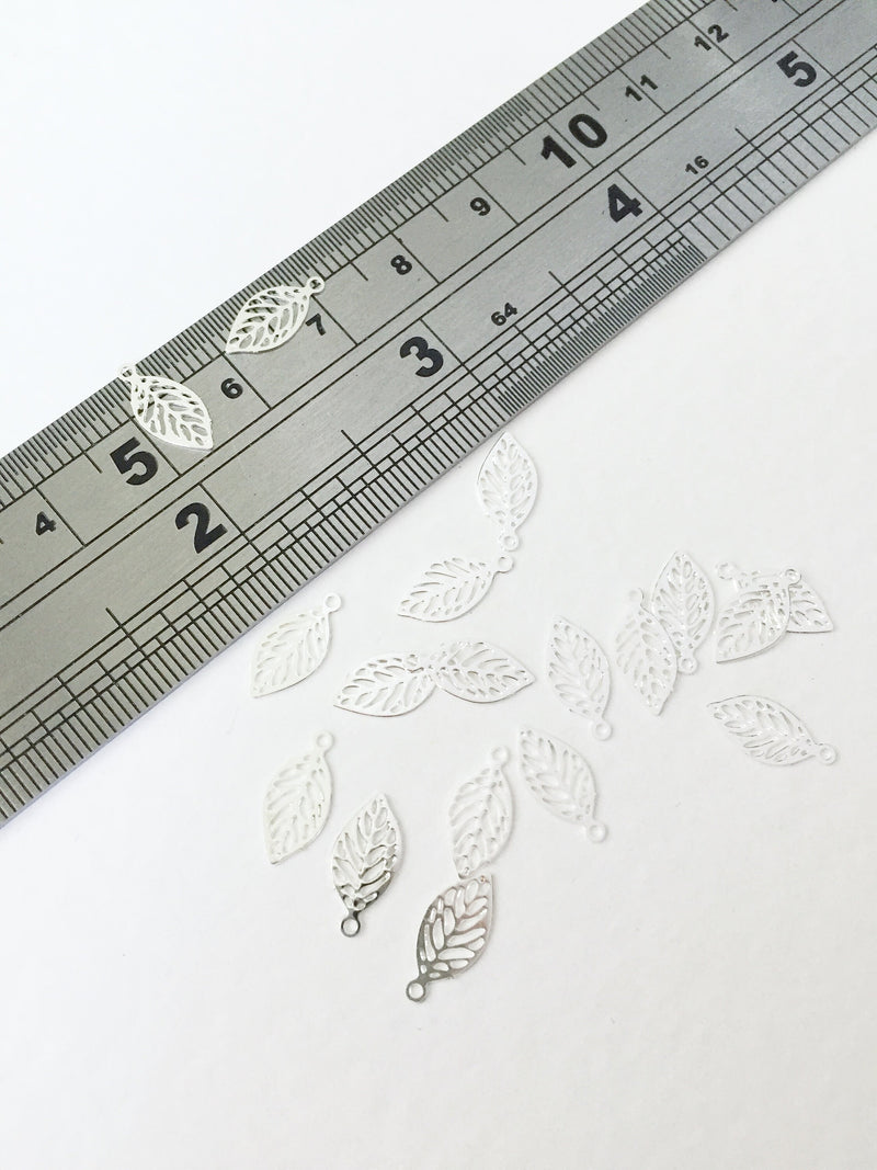 10 x Tiny Silver Plated Filigree Leaf Pendants, 11.5x5.5mm (0467)