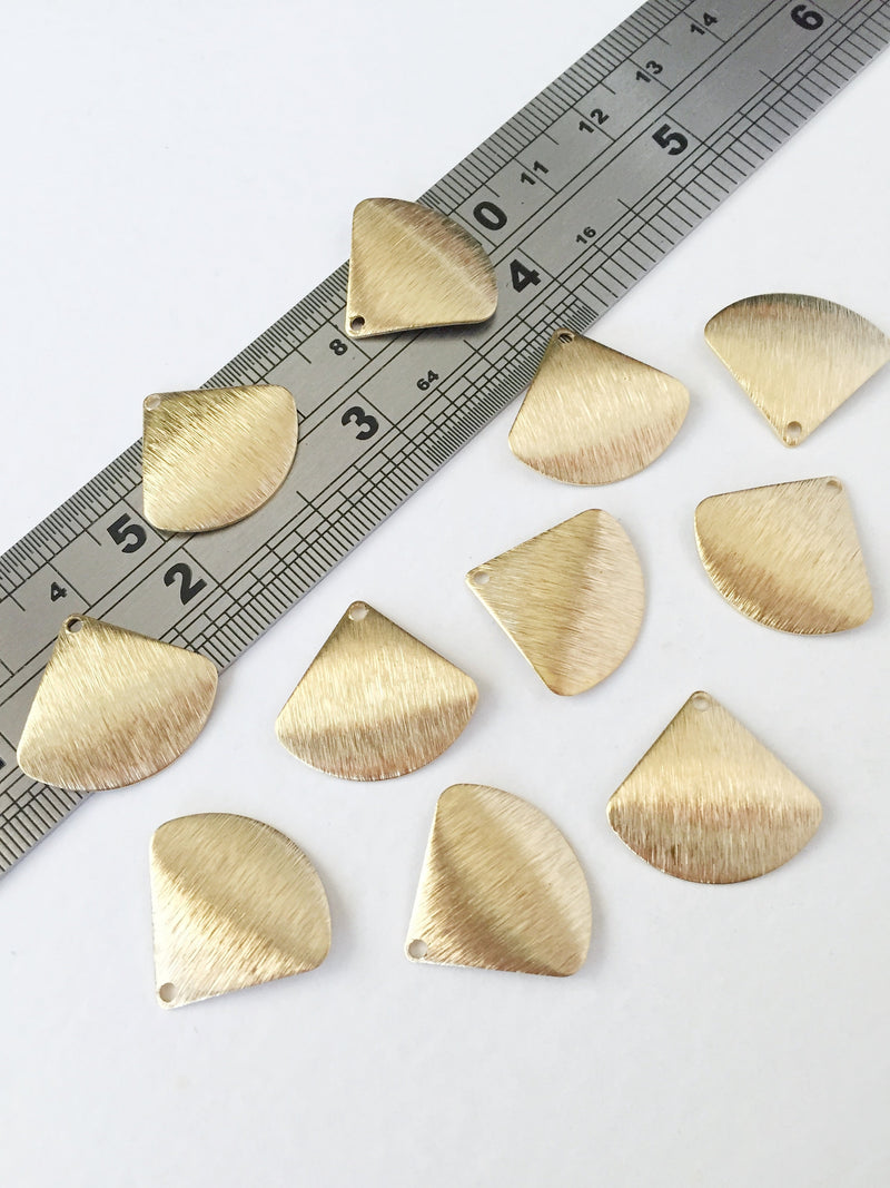 6 x Textured Raw Brass Curved Fan Shape Pendants, 21x19mm (0738)