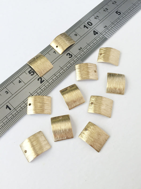 10 x Textured Raw Brass Curved Rectangle Shape Pendants, 14x11mm (0730)