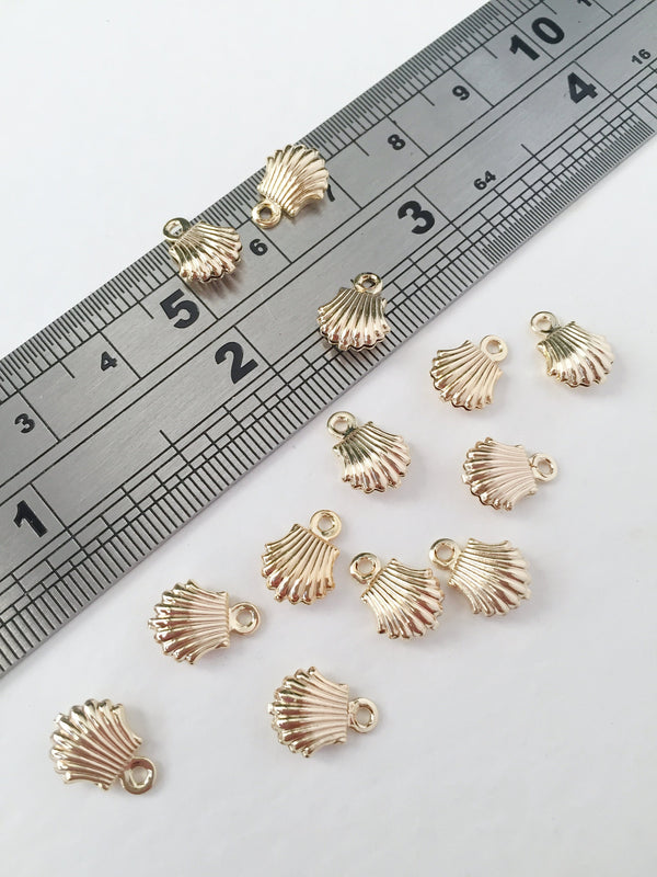 6 x Tiny 18K Gold Plated Copper Shell Charms, 10x7.5mm (0140)