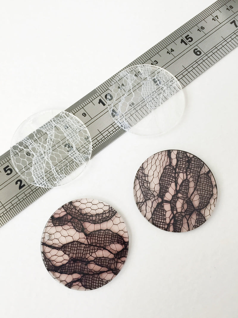 2 x Round Resin Pendants with Built-in Lace Detail, 35mm