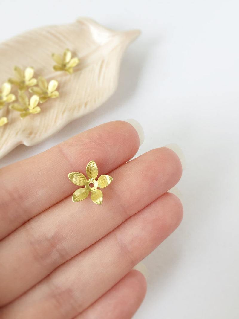 10 x Gold Tone Flower Bead Caps, 15mm (0757)