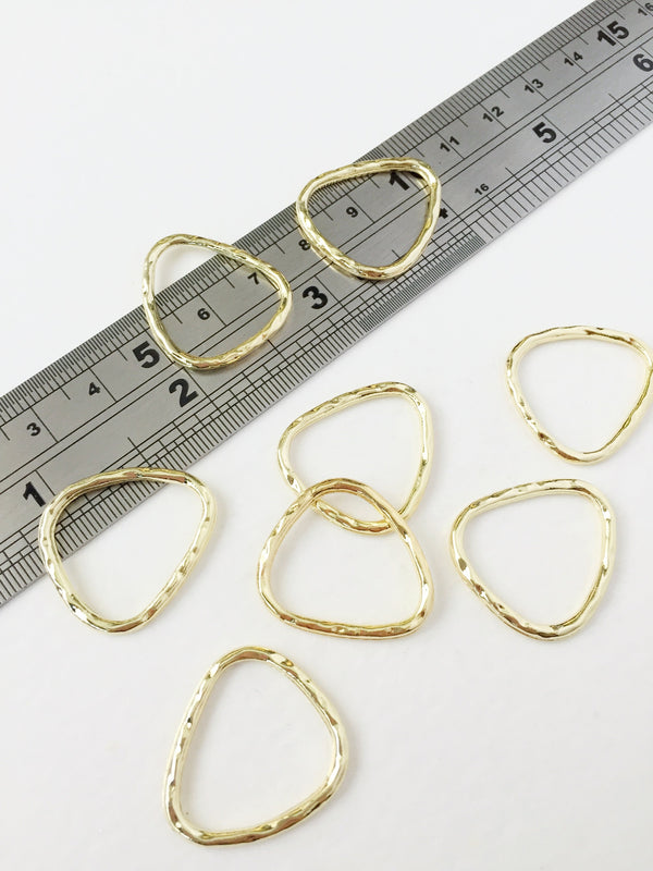 6 x Gold Plated Rounded Wavy Triangle Connectors, 25x22mm (0744)