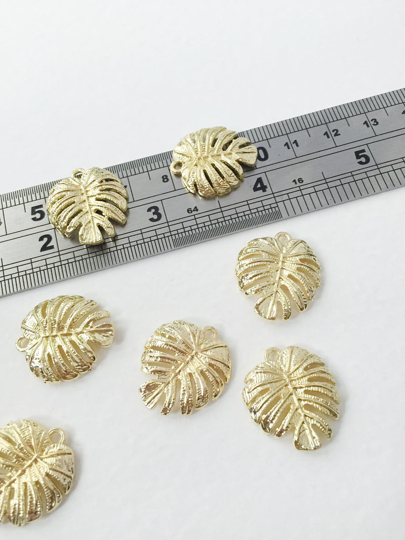 4 x Gold Tone Monstera Leaf Pendants (0662)