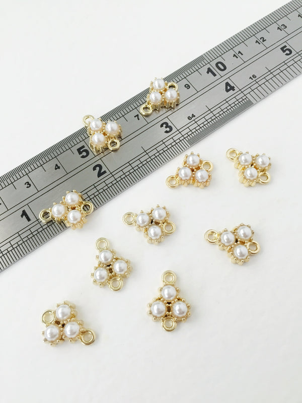 8 x Antique Gold Plated Pearl Cluster Connectors, 16x12mm (0778)