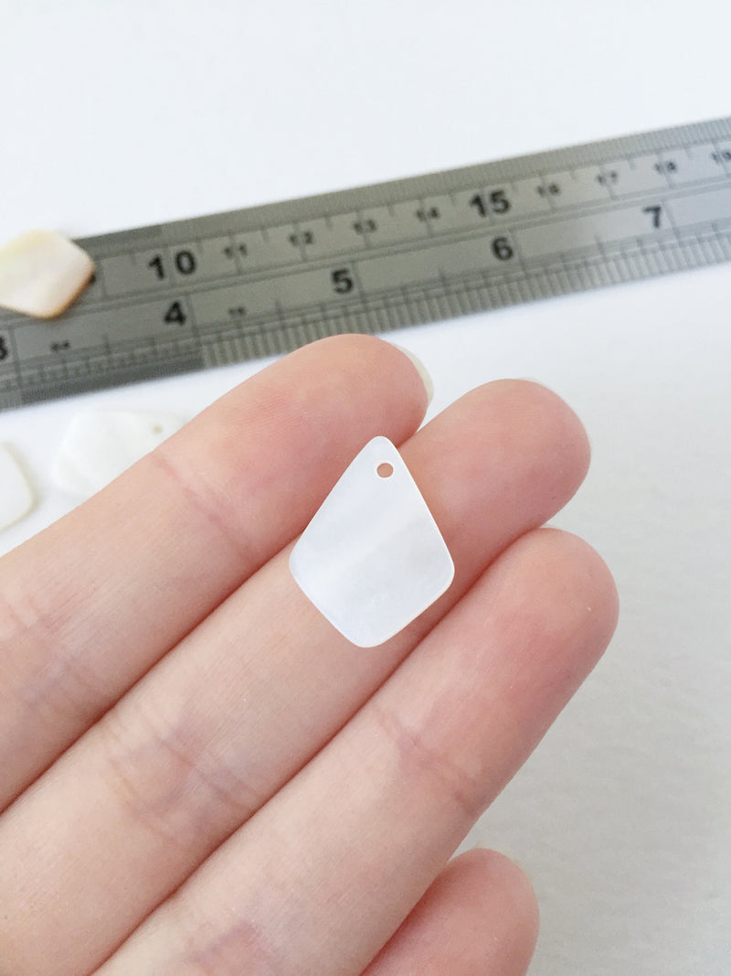 10 x Natural White Flat Kite Shape Shell Charms, 19.5x15mm (0371)