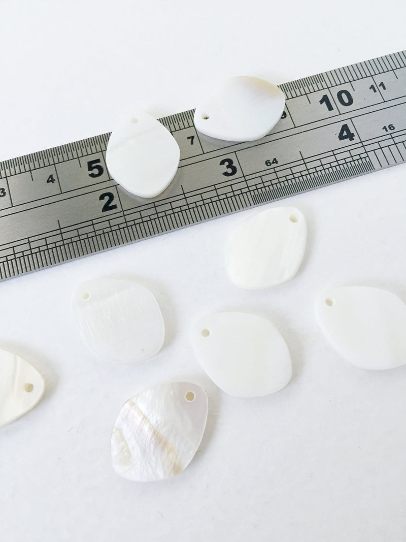 10 x Natural White Rhombus Drop Shell Charms, 20x15mm (0367)