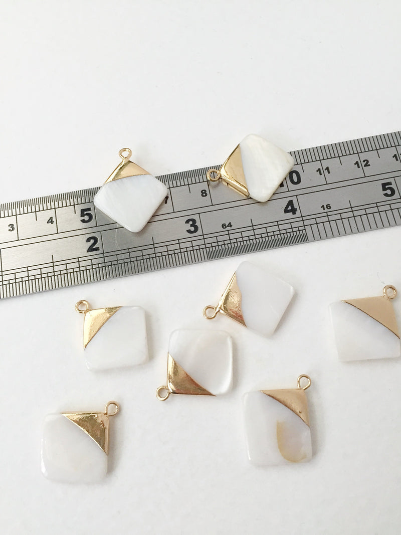 1 x Mother of Pearl Smooth Rhombus Shell Pendants, 24x20mm (0527)