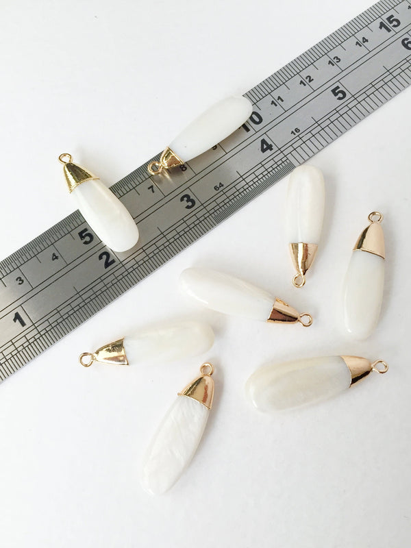 1 x Gold Elongated Teardrop Shell Charms, 32x9.5mm (0528)