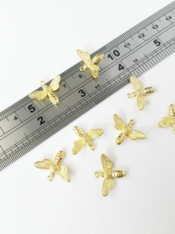 1 x Gold Polished Brass Bee Charms, 15x19mm Detailed Bee Pendants (0570)