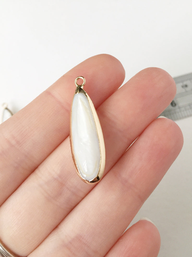 1 x Gold Elongated Teardrop Shell Charm, 33x11mm (0536)