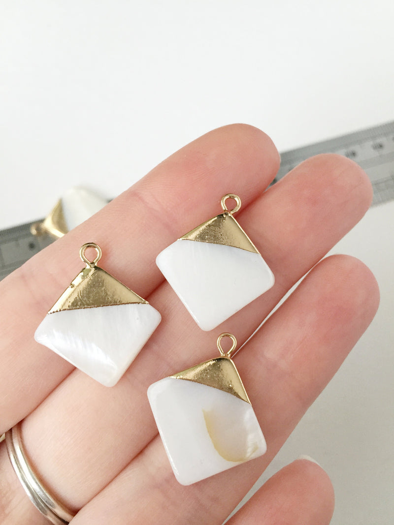 1 x Mother of Pearl Smooth Rhombus Shell Pendants, 24x20mm (0527)